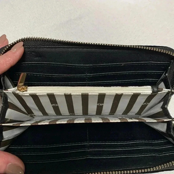 Women’s Velvet Wallet, Wristlet,NWOT. - Picture 3 of 4